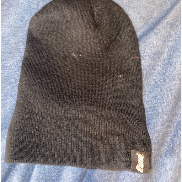 Black true beanie - Picture 3 of 4